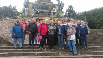 Vor dem Niederwalddenkmal - das Regenwetter hat uns doch noch eingeholt