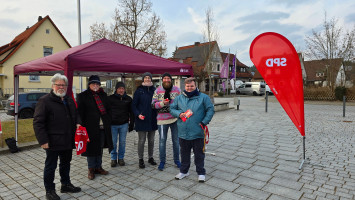 Jan Plobner beim Infostand des SPD Ortsvereins am Plärrer