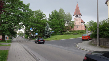 Straßenbereich zwischen den Kirchen