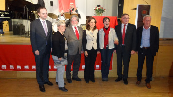 Freude über den gelungenen Aschermittwochsabend: Alexander Horlamus, Gabriela Heinrich, Manfred Neugebauer, Aydan Özoguz, Martina Baumann, Bernd Ernstberger und Norbert Reh