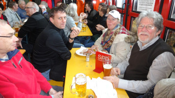 Vorstandsmitglied Petra Schöpfer mit ihrem Mann und SPD-Vorsitzender Manfred Neugebauer