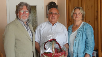 Herzliche Geburtstagsgrüße an Willi Bald (m). vom stellv. Vorsitzender Manfred Neugebauer und 2. Bürgermeisterin Jenny Nyenhuis