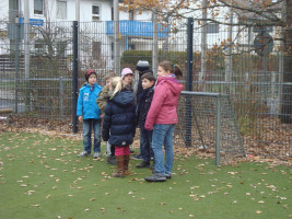 Ein Fußballspiel durfte natürlich nicht fehlen - auch die Mädchen machten mit