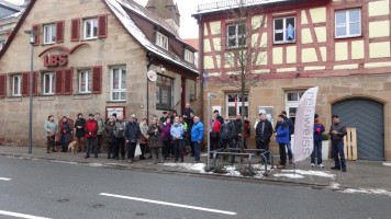 Ein Blick auf die Außenfassade des Rathauses