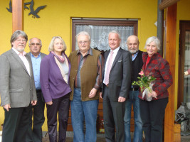 Die SPD gratuliert Albrecht Frister zum 80. Geburtstag (v.l.n.r. Manfred Neugebauer, Willi Bald, Jenny Nyenhuis, Albrecht Frister, Norbert Reh, Werner Ecker und Monika Brandmann