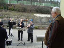 Die Schwarzenbrucker Musikkapelle von Herrn Feil spielte ein Geburtstagsständchen