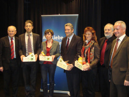 Bezirksrat Fritz Körber, Michael Groß, Martina Baumann, Dr. Thomas Beyer, Irmgard Nagel, Christian Nürnberger und stellv. Landrat Norbert Reh