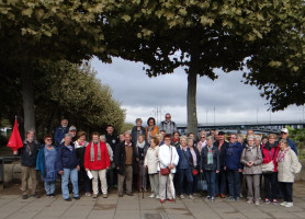 Fotohalt am Rhein nach der Bustour durch Mainz