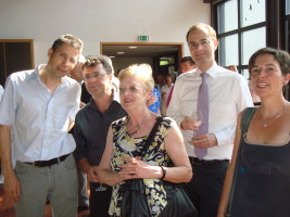 Bezirkstagskandidat Michael Groß (links), Landtagskandidat Ernst Bergmann (2.v.l.), Unterbezirksvorsitzende Martina Baumann (r.)