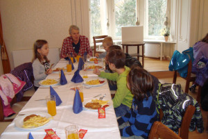 Beim Mittagessen im Faberschloss