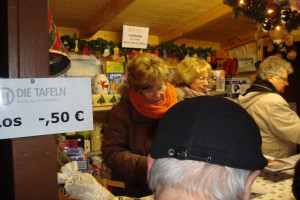 Unsere Nachbarschaft - Die Tafel verkaufte Losn für die Unterstützung ihrer Arbeit