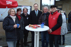 Fraktionssprecherin Jenny Nyenhuis, Unterbezirksvorsitzende Martina Baumann, Ortsvereinsvorsitzender Manfred Neugebauer, der SPD-Landratskandidat Alexander Horlamus, stellv. Landrat Norbert Reh und der Burgthanner Ortsvereinsvorsitzende Thomas Otto.