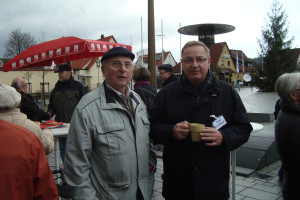 Auch Bürgermeister Bernd Ernstberger war ein begehrter Gesprächspartner