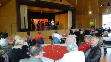 Die Schmetterlinge brachten Schwung in die Bürgerhalle