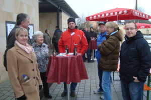 GR-Kandidatin Petra Schöpfer (links), GR-Kandidat Jörg Arnold und Gemeinderat Thomas Kellermann (Mitte) und GR-Kandidat Alexander Meier (rechts)