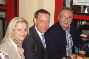 Bürgermeister Bernd Ernstberger (rechts) mit Landrat Armin Kroder