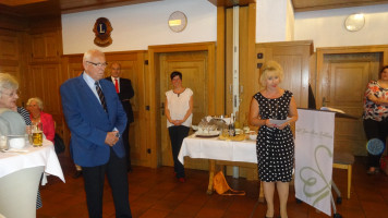 Landtagskandidatin Andrea Lipka bei ihrer Laudatio für Helmut Ritzer