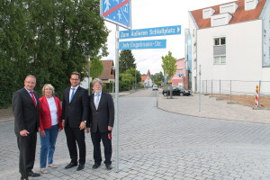 Bürgermeister Bernd Ernstberger, 2. Bürgermeisterin Jenny Nyenhuis und Fraktionssprecher Manfred Neugebauer wünschen sich vom Bund Unterstützung für Tempo 30 auf Ortsstraßen