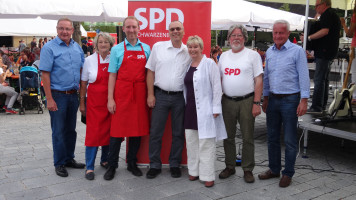 Bürgermeister Bernd Ernstberger, 2. Bürgermeisterin Jenny Nyenhuis, Ortsvereinsvorsitzender Martin Glienke, Burgthanner OV-Vors. Thomas Otto, Bundestagsabgeordnete Gabriela Heinrich, Fraktionssprecher Manfred Neugebauer und stellv. Landrat Norbert Reh