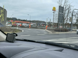 Absperrung an der Kreuzung in Feucht