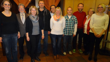 Tanja Holl, Fraktionssprecher Manfred Neugebauer, Marion Gebhard, Thomas Kellermann, Herbert Großner, Petra Schöpfer, Alexander Meier, der neue Vorsitzende Martin Glienke, zweite Bürgermeisterin Jenny Nyenhuis und Laura Gottschalk (v.l.n.r.)