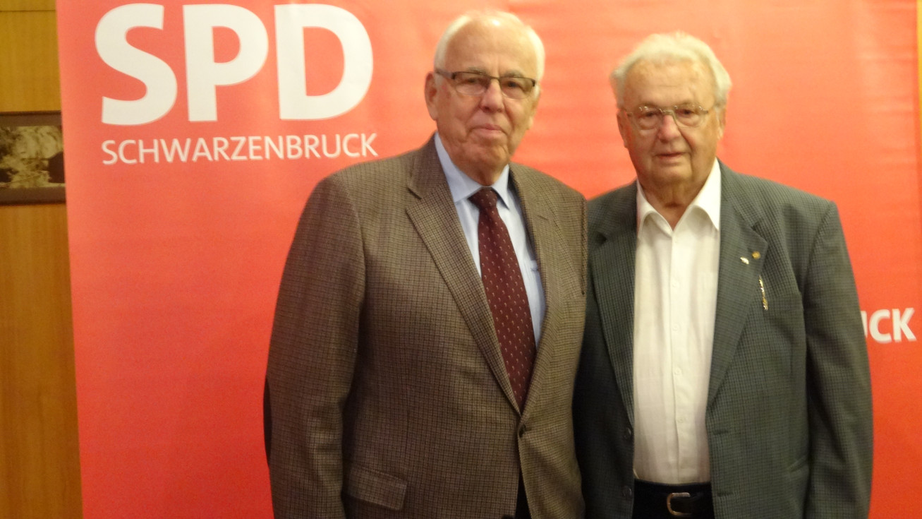 Altbürgermeister Albrecht Frister Für 65 Jahre Mitgliedschaft Geehrt ...